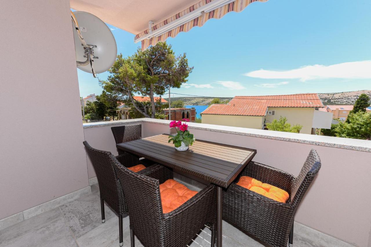 Apartments Amfora - Cozy And Modern Apartments For Up To 15 People, 100M From The Sea And Beach Stara Novalja Exterior photo