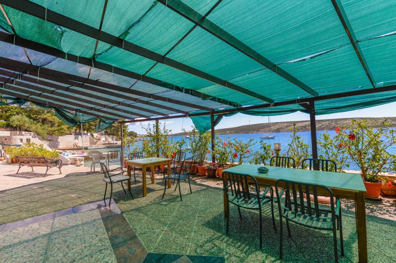 Apartments Amfora - Cozy And Modern Apartments For Up To 15 People, 100M From The Sea And Beach Stara Novalja Exterior photo