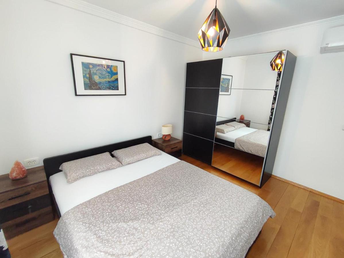 Apartments Amfora - Cozy And Modern Apartments For Up To 15 People, 100M From The Sea And Beach Stara Novalja Exterior photo