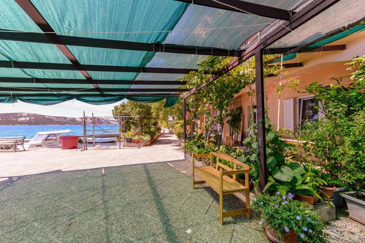 Apartments Amfora - Cozy And Modern Apartments For Up To 15 People, 100M From The Sea And Beach Stara Novalja Exterior photo